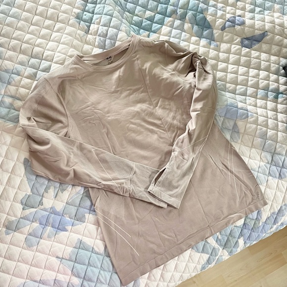 Fitted long sleeve workout top - Picture 1 of 3